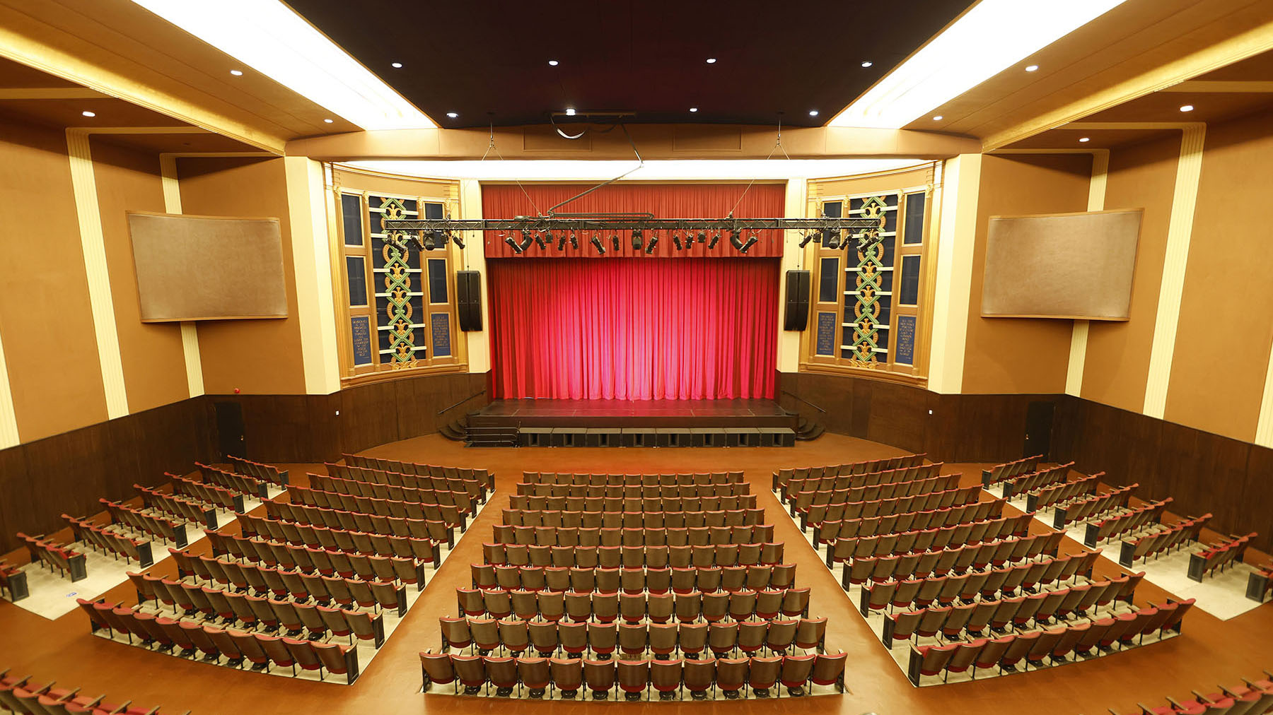 Sexson Auditorium recently installed an L-Acoustics L Series system.