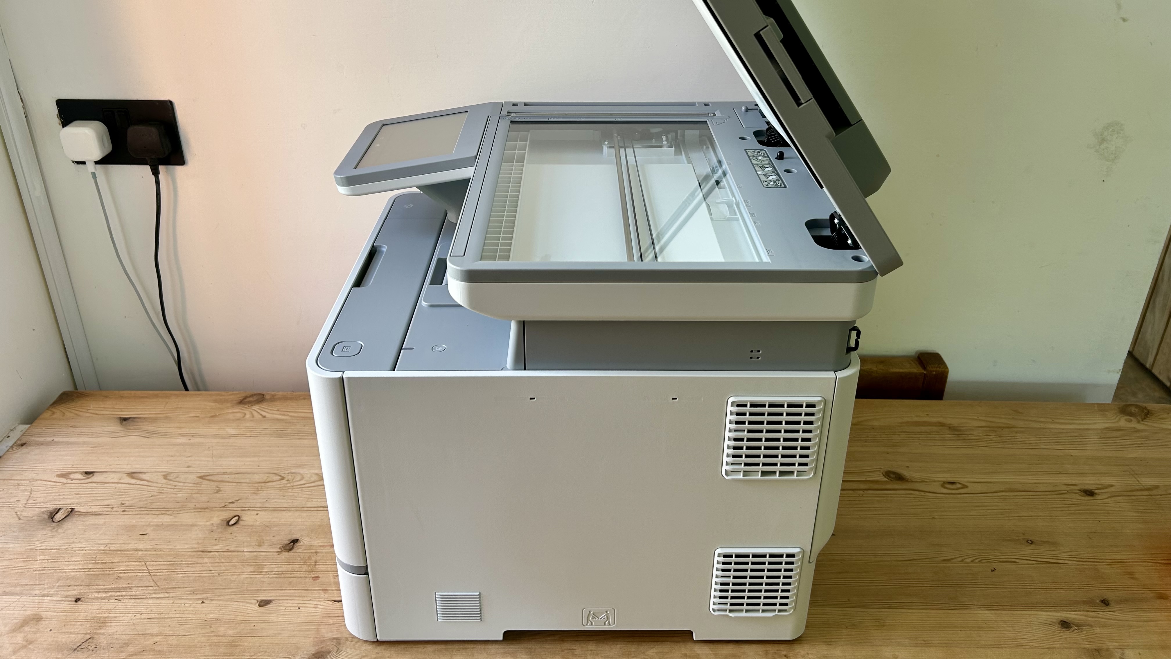 Una Brother MFC-L8970CDW de oficina en casa durante nuestras pruebas