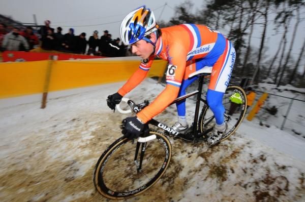 Tijmen Eising (Netherlands) negotiated the snow to finish second.