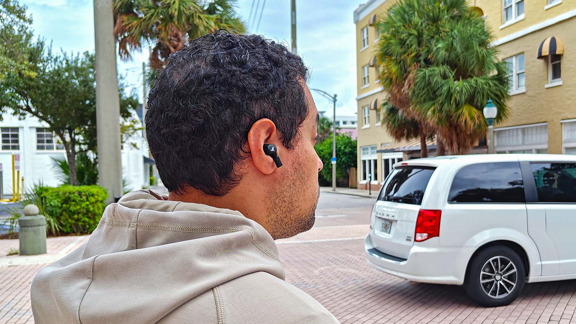 Marshall Motif II worn by reviewer on the street accessing noise canceling performance