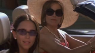 Sigourney Weaver and Jennifer Love Hewitt sitting in a car, smiling, in Heartbreakers