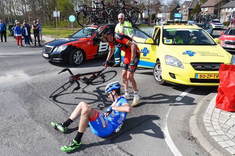 Marco Marcato (Wanty Groupe Gobert) and Samuel S&aacute;nchez (BMC) post crash