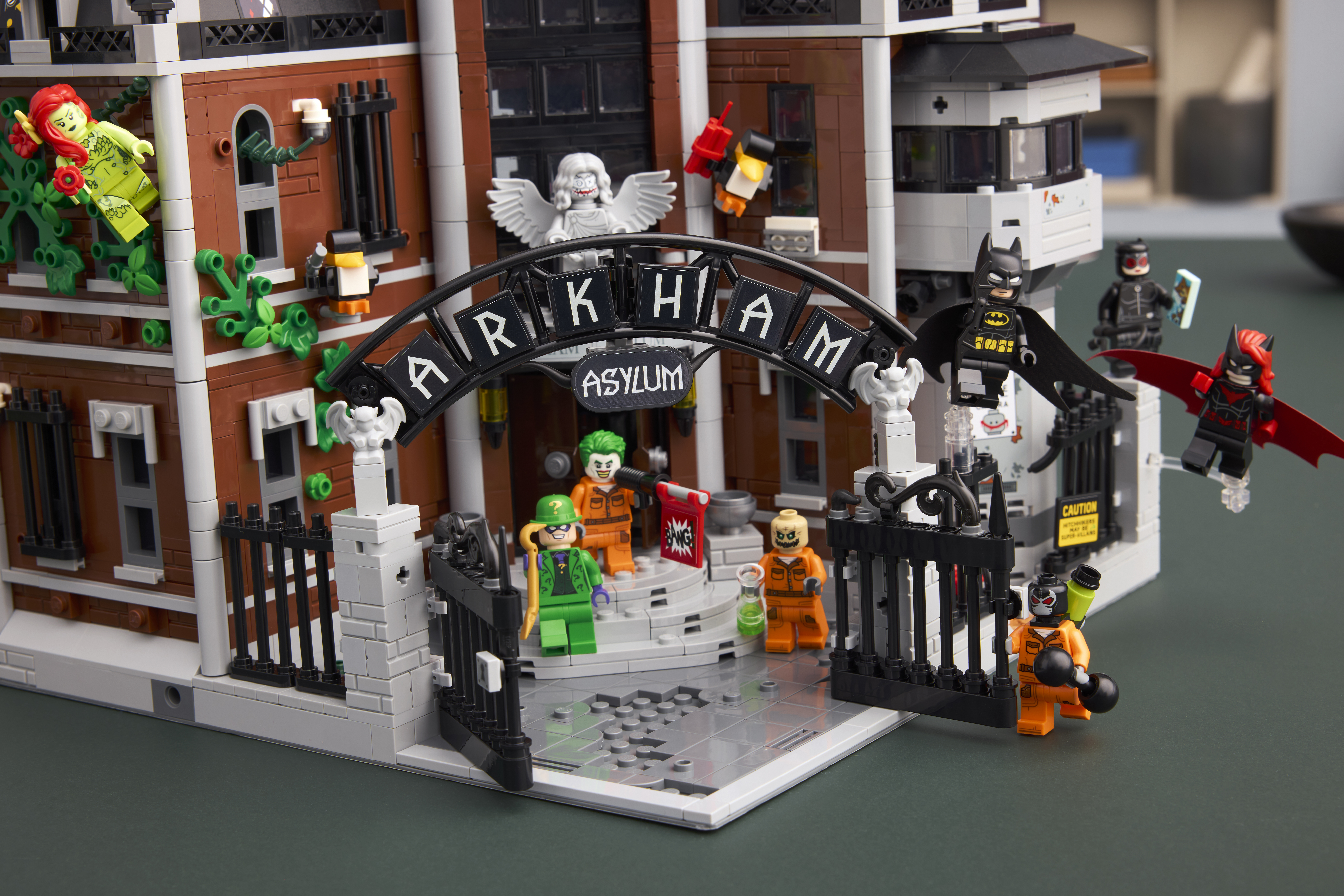 an image of the arkham archway in the lego set