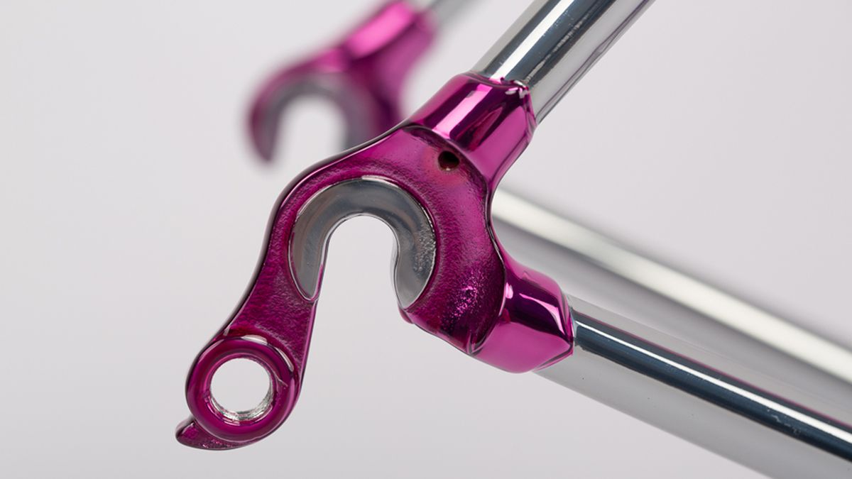 Chrome stays meet the cromoevelato pink dropouts to the rear of the frame
