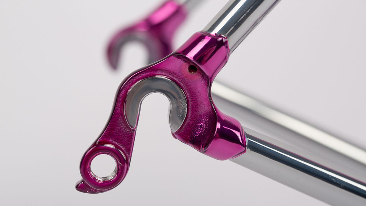 Chrome stays meet the cromoevelato pink dropouts to the rear of the frame