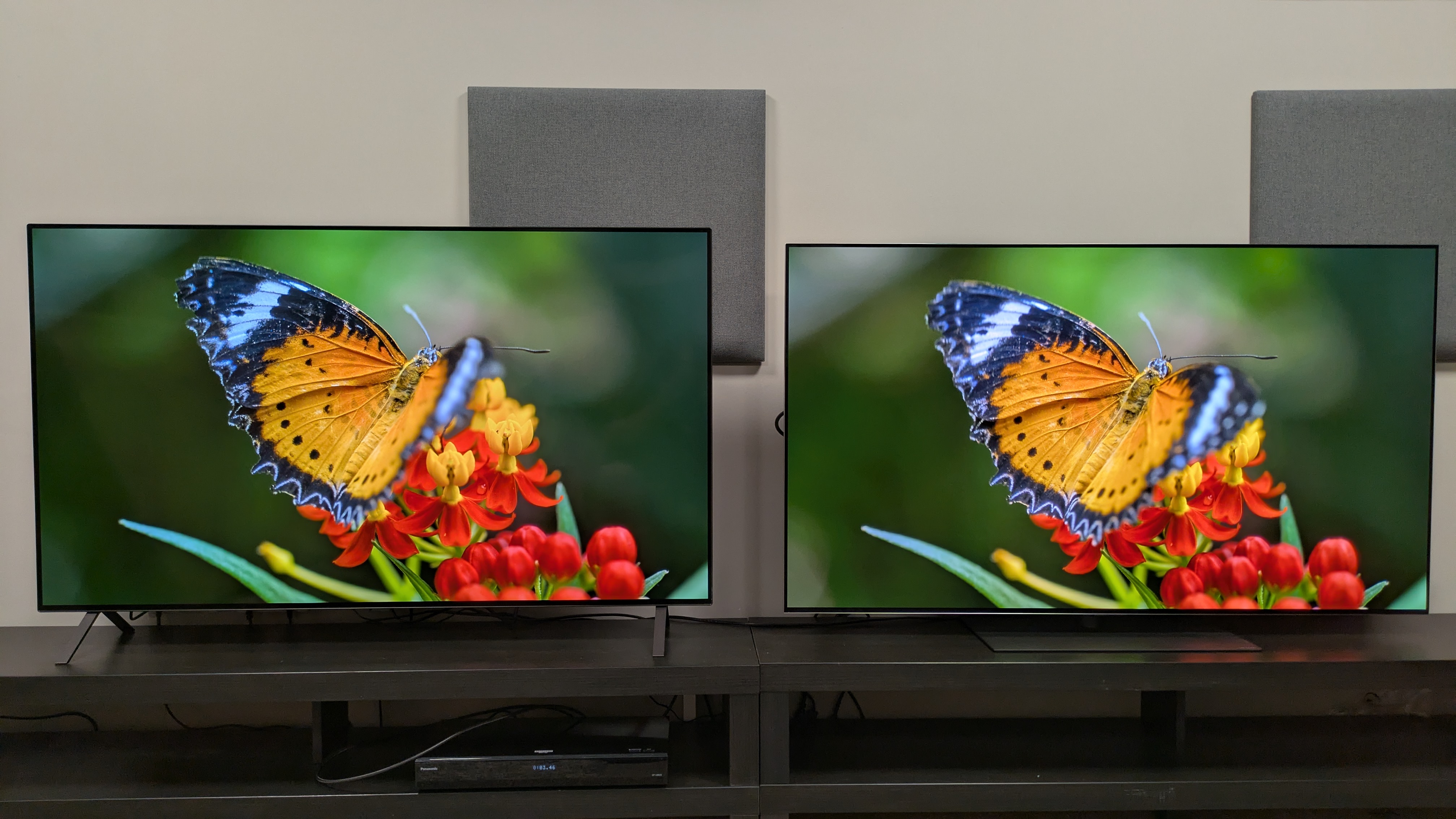 LG B5 (left) and LG G5 (right) showing orange butterfly on screen