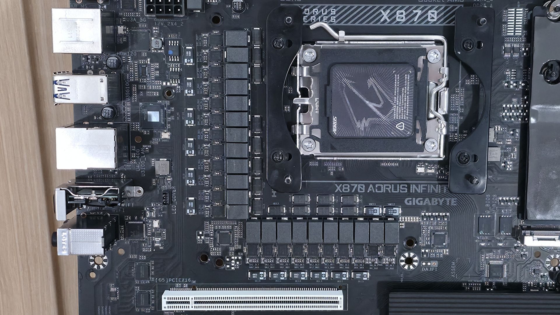 Gigabyte X870 Aorus Infinity - VRMs