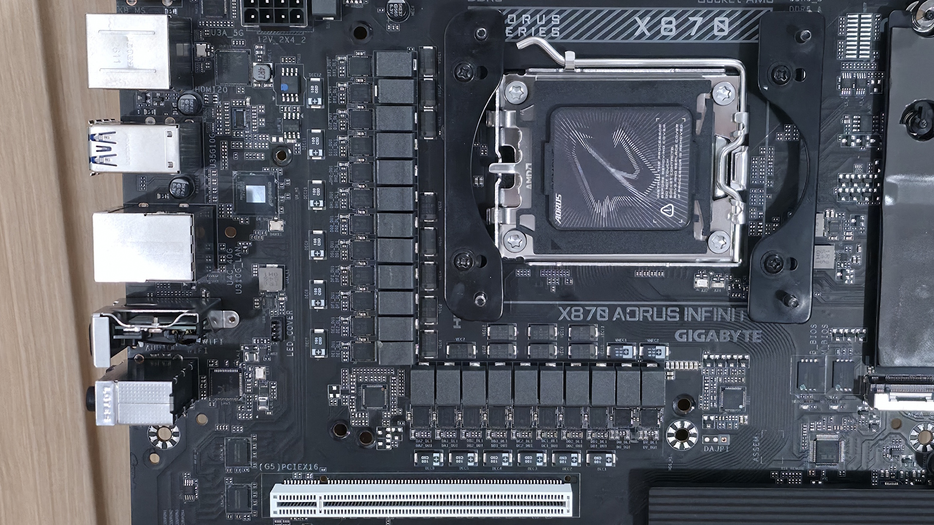Gigabyte X870 Aorus Infinity - VRMs