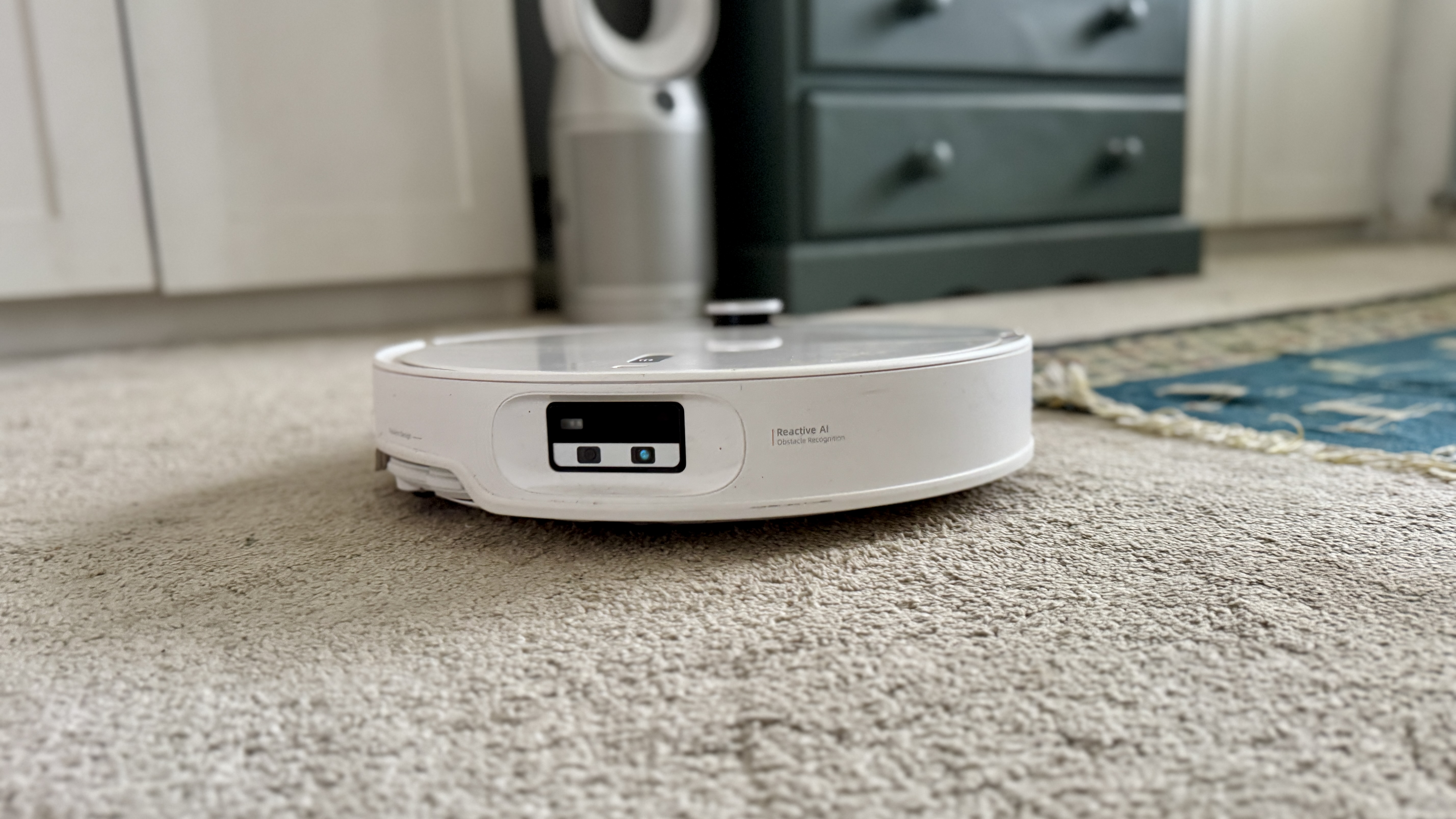 Roborock Qrevo Curv 2 Pro cleaning a thick, cream carpet