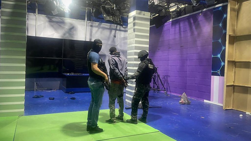 Ecuador police arrest gunman at TV station