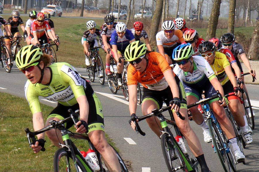 The lead peloton