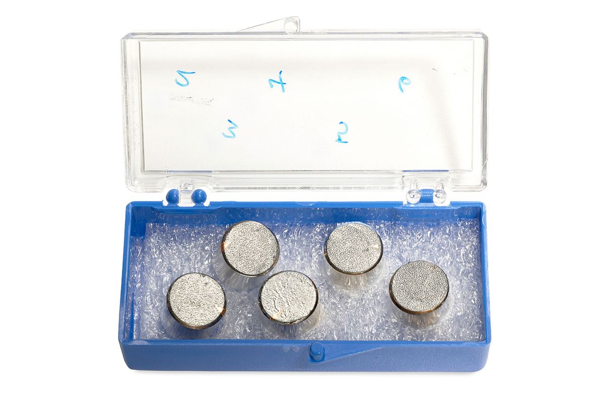 Bonhams de polvo lunar microscópico del Apolo 11 subastados por $ 500K