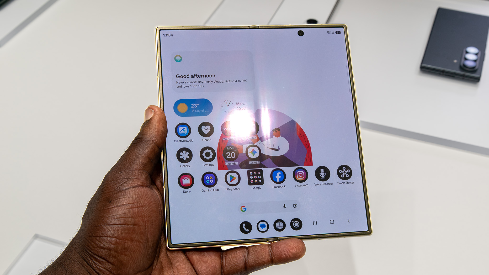 Looking at the reduced display crease on the Samsung Galaxy Z Fold 8 Ultra