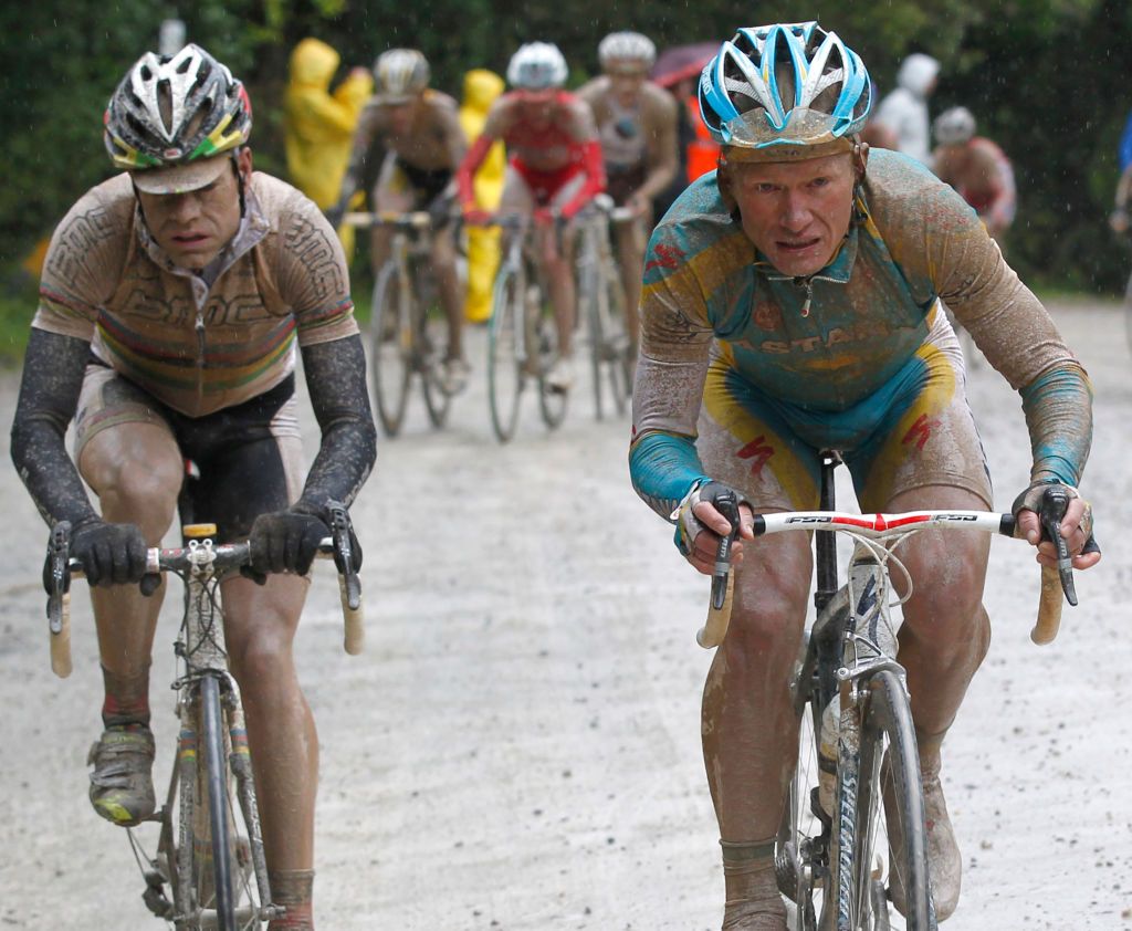 Cadel Evans and Alexander Vinokourov on the road to Montalcino on the 2010 Giro d&#039;Italia.