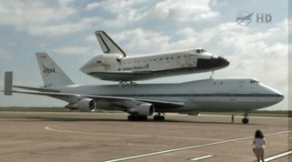 Shuttle Carrier Aircraft Stops at Ellington Field