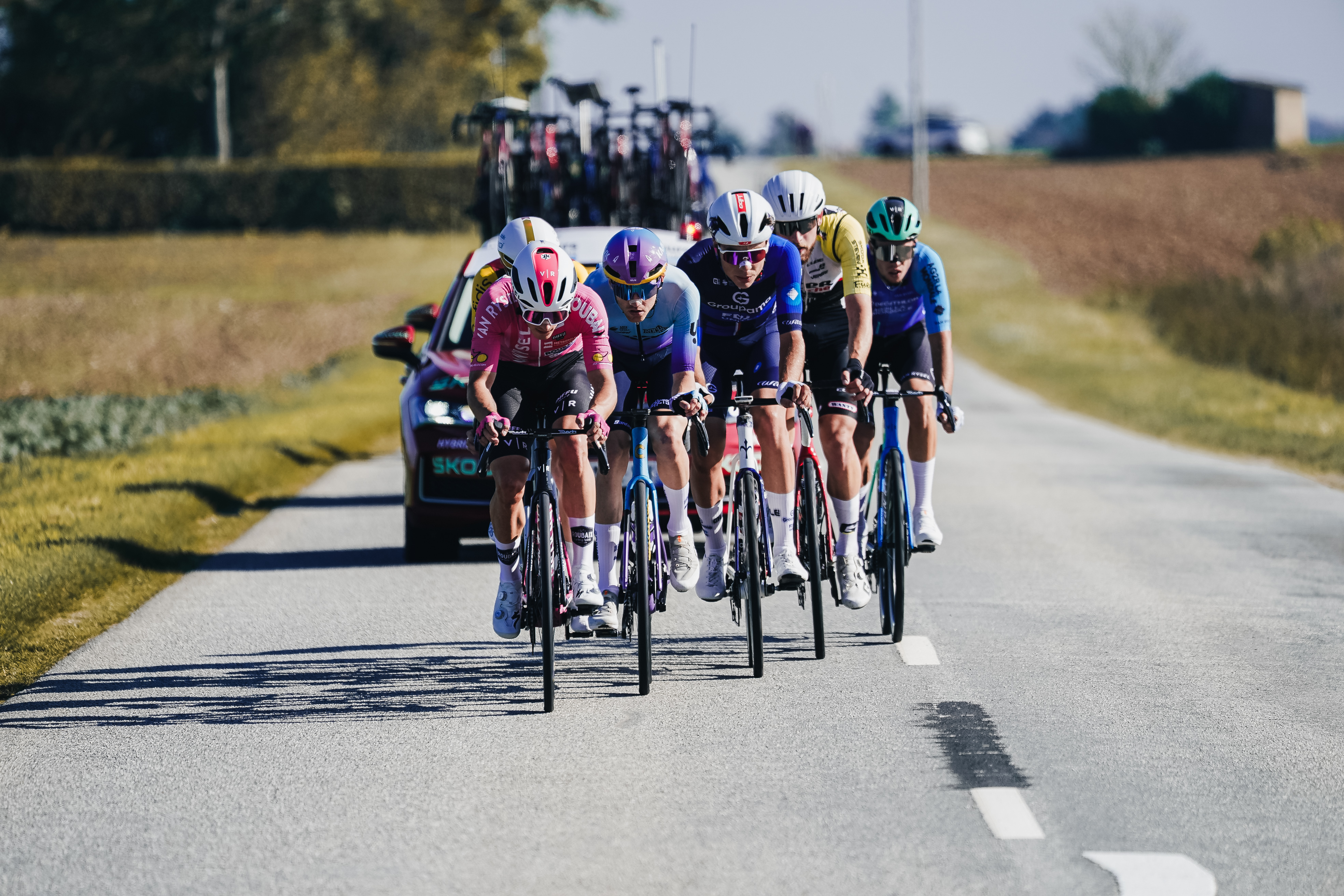 12/10/2025 - Paris-Tours - Course - Jartthijs De Vries (Unibet Tietema Rockets), Kenny Molly (Van Rysel Roubaix), Johan Jacobs (Groupama-FDJ), Jordan Labrosse (D&amp;eacute;cathlon AG2R La Mondiale), Jonas Rutsch (Intermarch&amp;eacute;-Wanty)