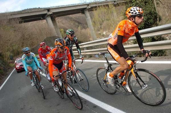 The day's escape led by Aitor Hern&aacute;ndez (Euskaltel-Euskadi).