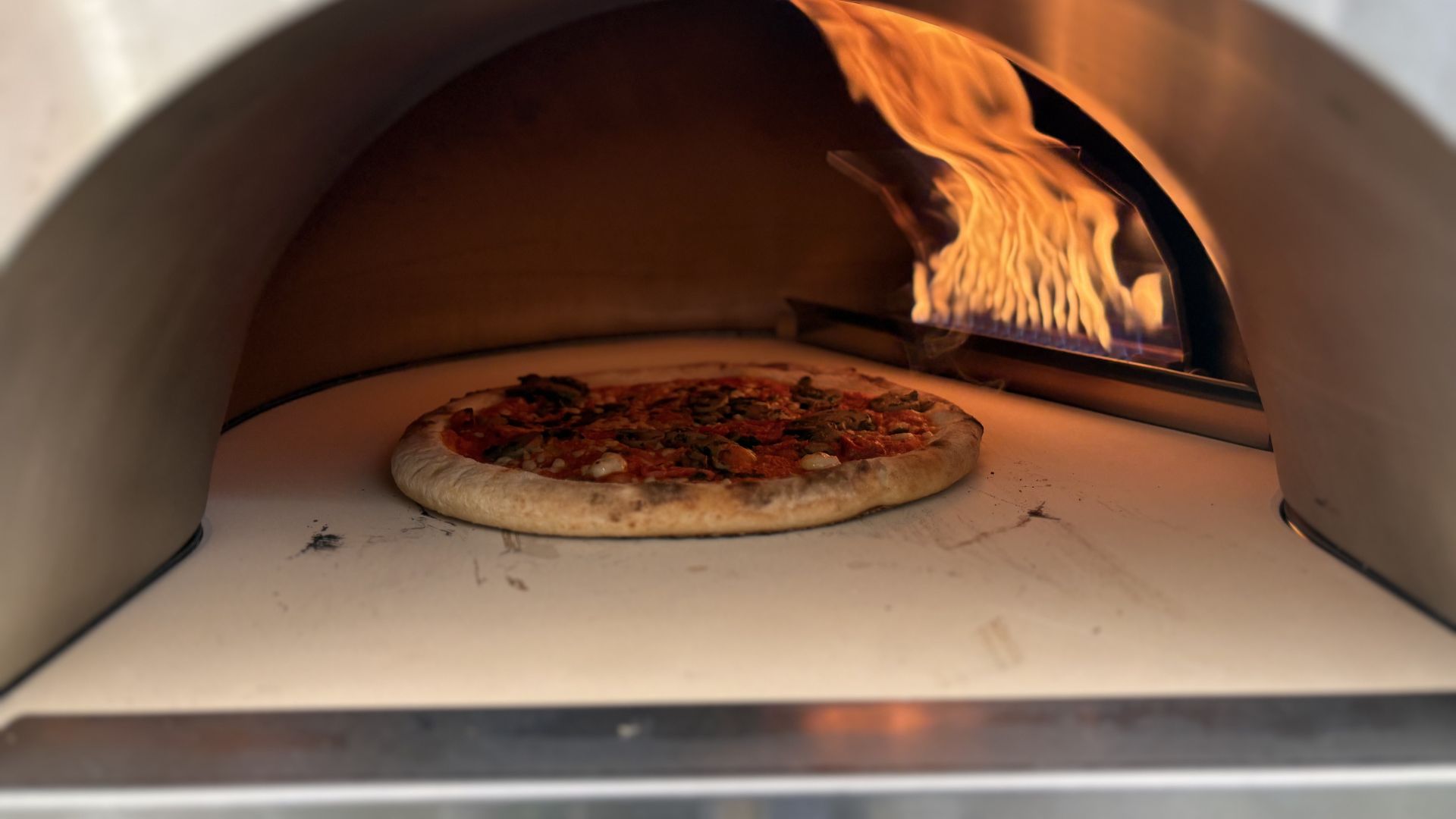 Testing the Delivita Flow Dual Fuel Pizza Oven by cooking a pizza