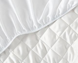 Sijo Home cooling mattress pad on bed