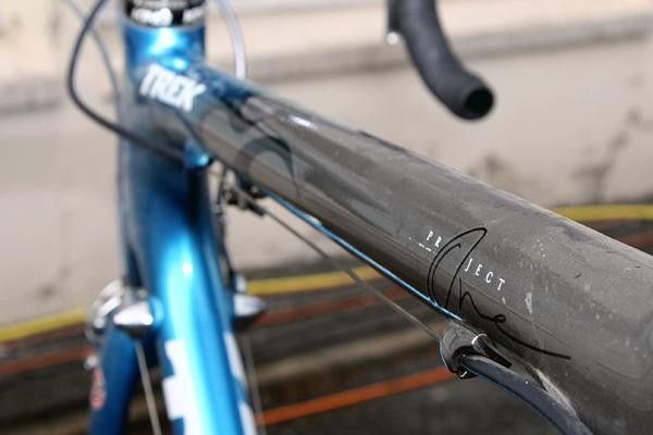 The top tube profile of what is obstensibly a modified Trek 5200.