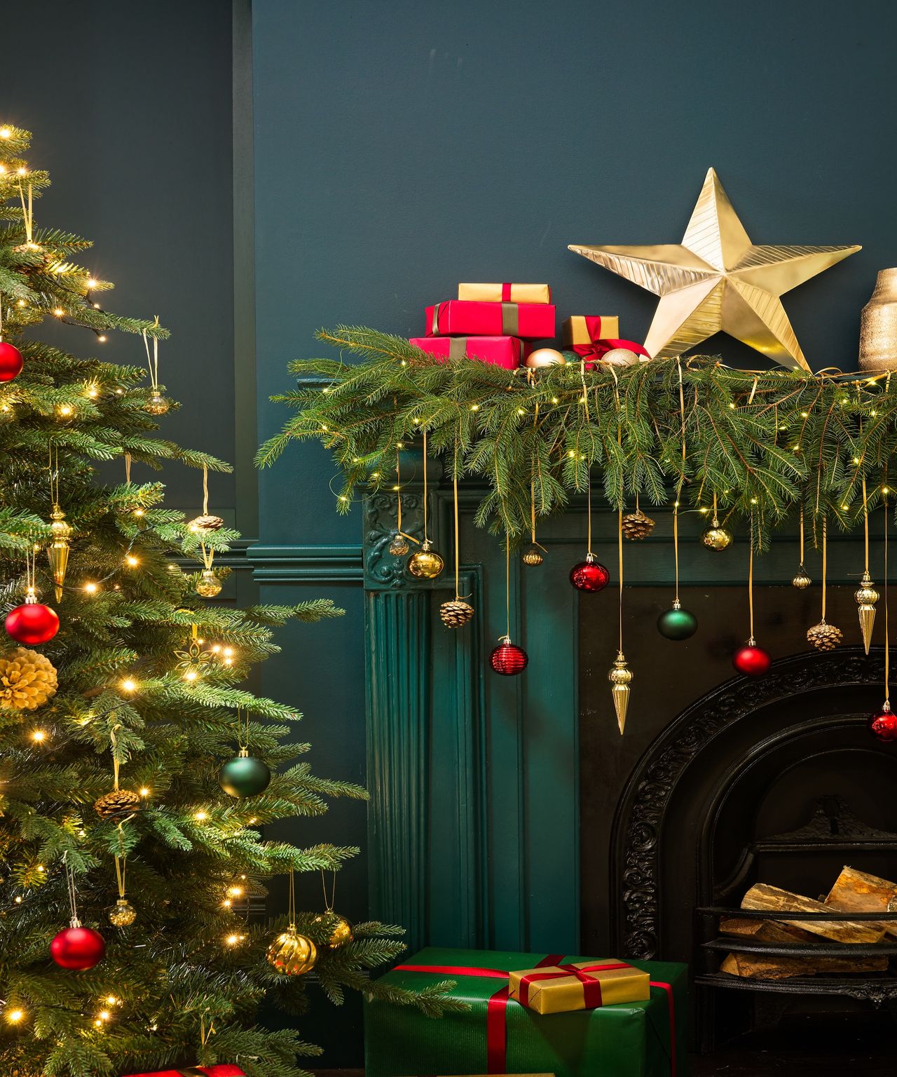 22 Christmas mantel decor ideas for a striking festive display | Real Homes