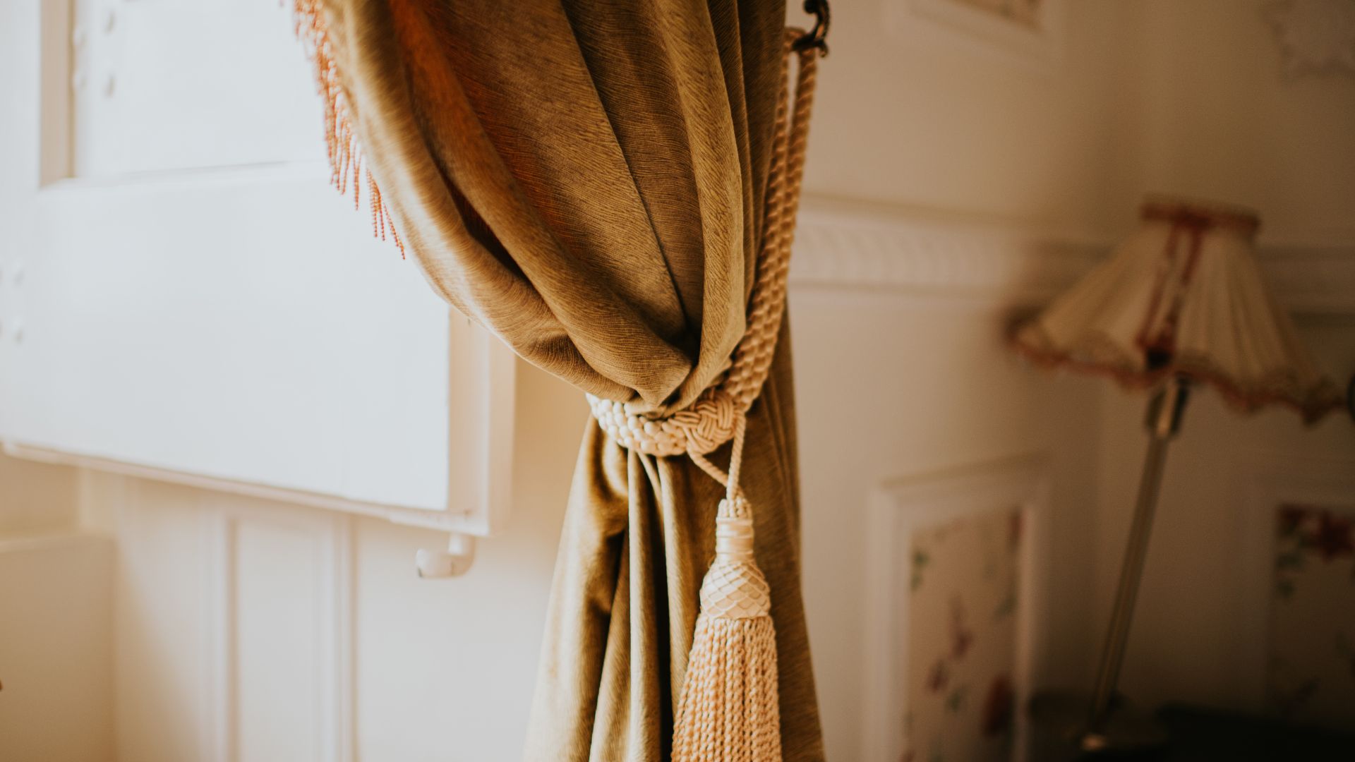 picture of indoor curtain in home