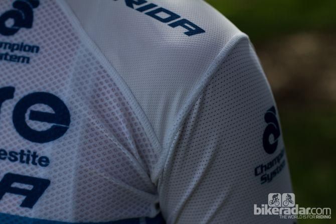 The Razor Carbon jersey uses a range of technical fabrics in its construction
