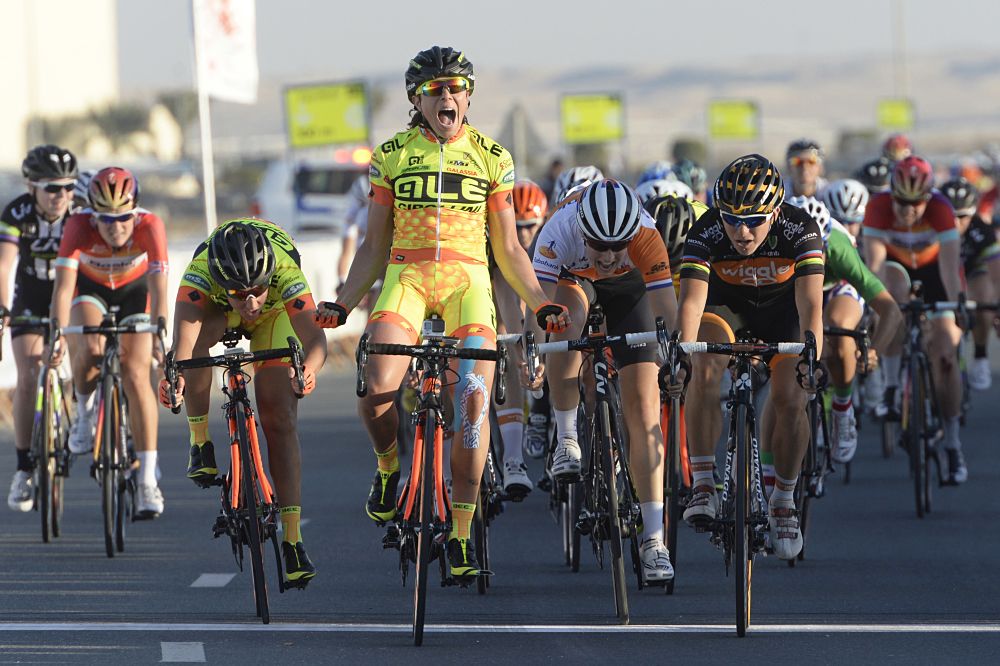 Annalisa Cucinotta (Ale-Cipollini) out-sprints Giorgia Bronzini (Wiggle Honda)