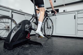 Male cyclist riding at the ideal cycling cadence on a smart indoor trainer