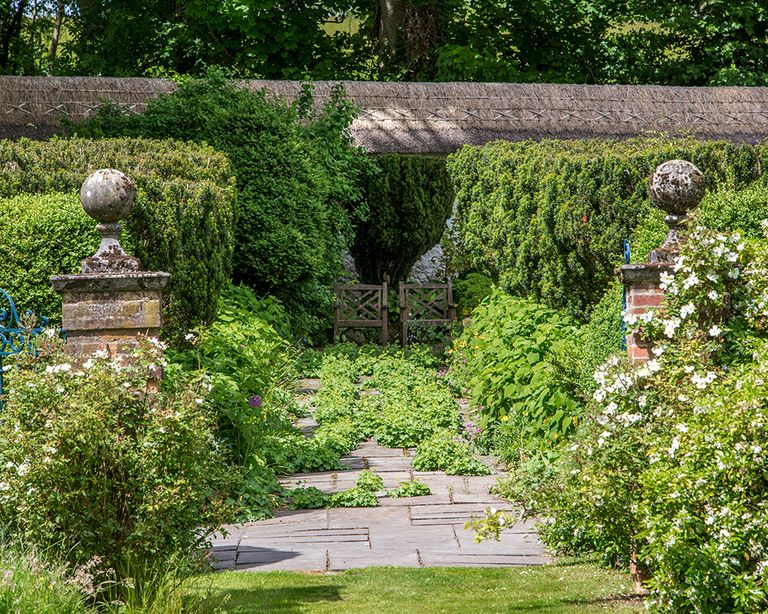 Cecil Beaton's Reddish House is for sale –Cecil Beaton Manor House ...