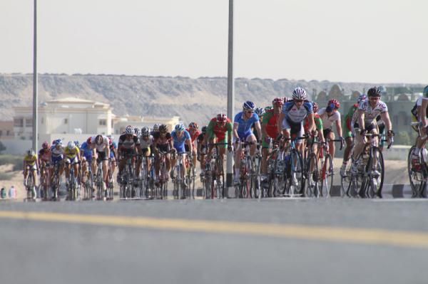 The peloton spreads out