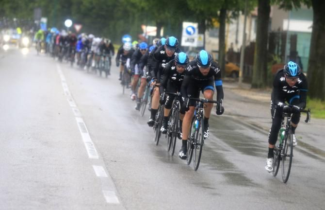 Most of Bradley Wiggins's Sky teammates dropped back to help the Briton limit his losses on stage 12.