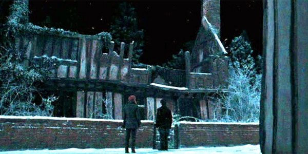 harry potter&#039;s childhood home in godric&#039;s hollow