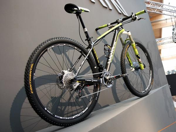 Canyon didn't release any details on its upcoming 29er carbon hardtail but this develoment mule wears thru-axle dropouts and a direct-mount front derailleur.