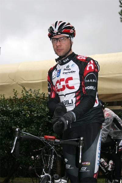 Jens Voigt said that Bjarne Riis was "almost happy" that he had been injured, on the grounds that he will be in top form for the Grand Tours rather than showing his usual early-season strength