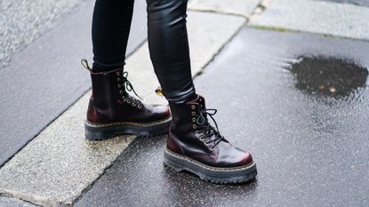 Doc Martens outfits worn with leather leggings