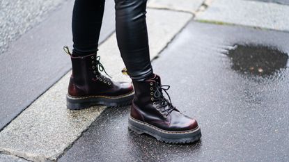 Black dr martens outlet outfit