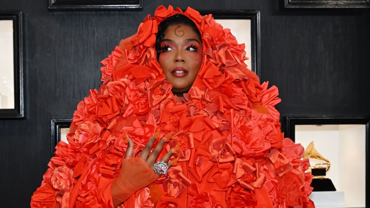 Lizzo Grammys 2023 beauty look