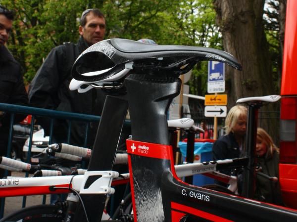 BMC's latest TT01 seatpost omits the previous version's metal rail in favour of an integrated carbon structure.