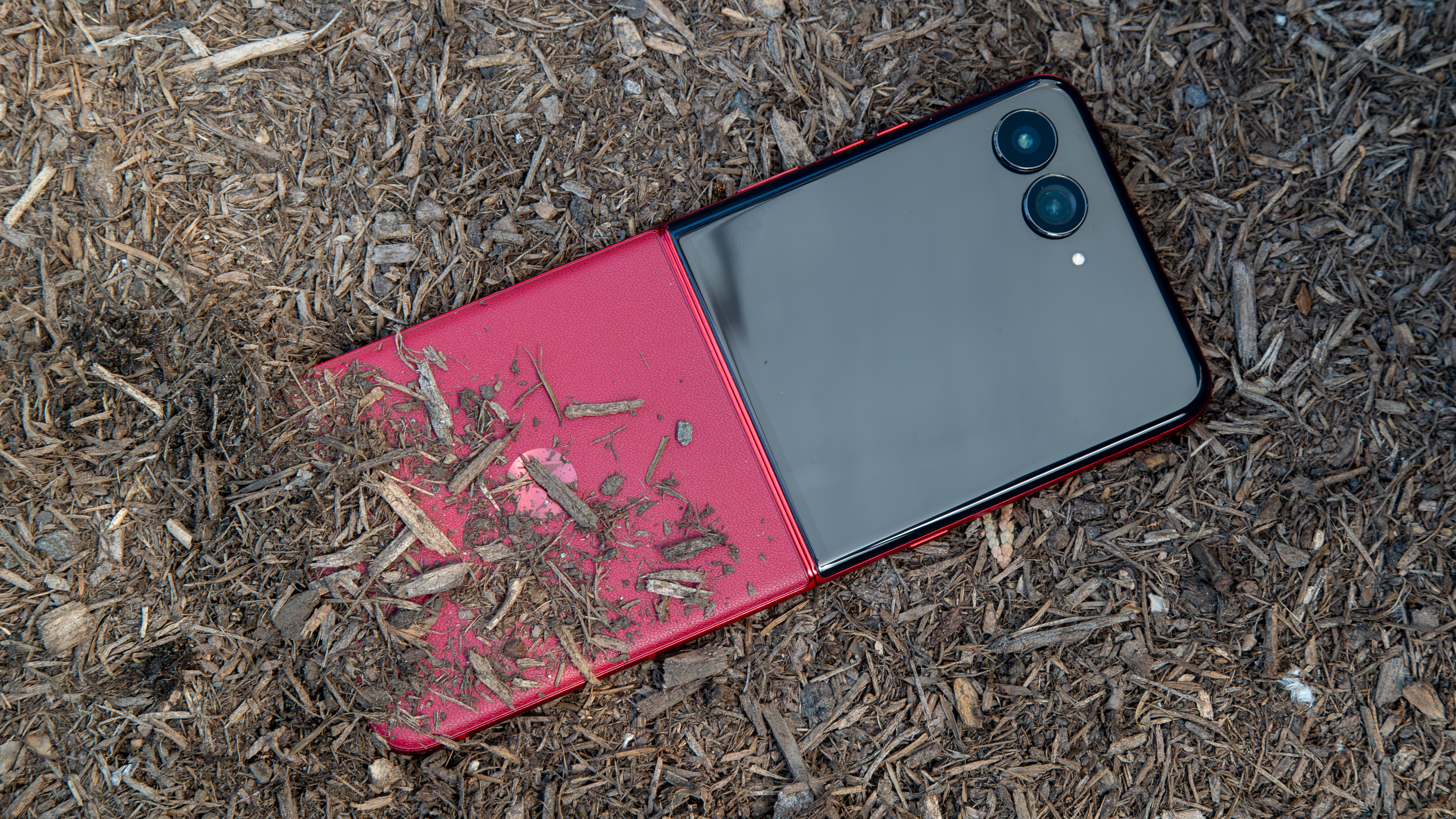 The Razr Ultra 2025 with mulch covering the bottom half