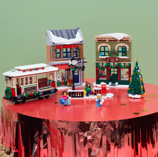 LEGO Icons Holiday Main Street