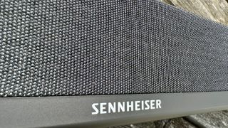 Sennheiser Ambeo Mini close-up van logo