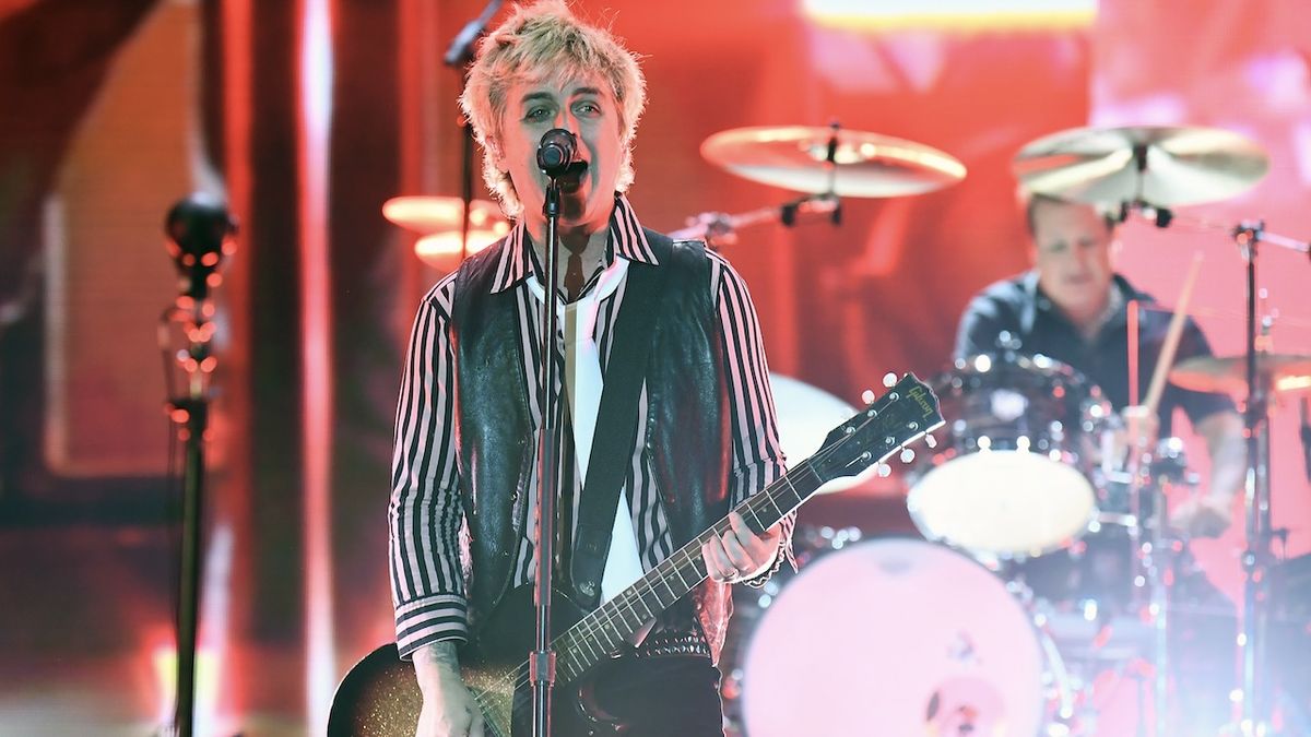 Watch Green Day debut new loser anthem Look Ma, No Brains at When We ...