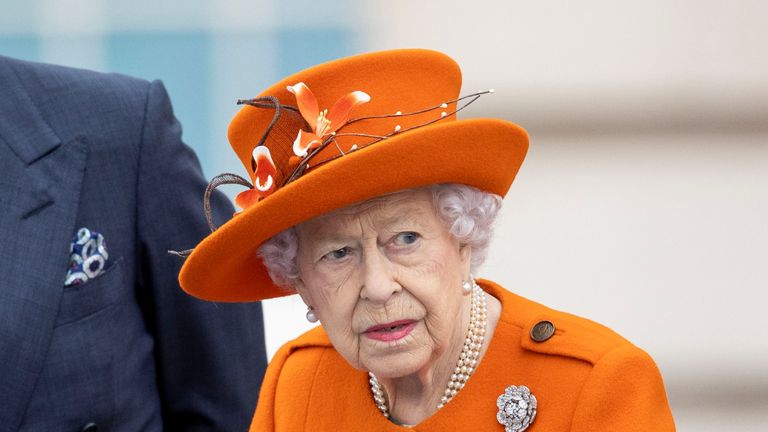 Queen's scaled back Platinum Jubilee attendance has aides 'worried'