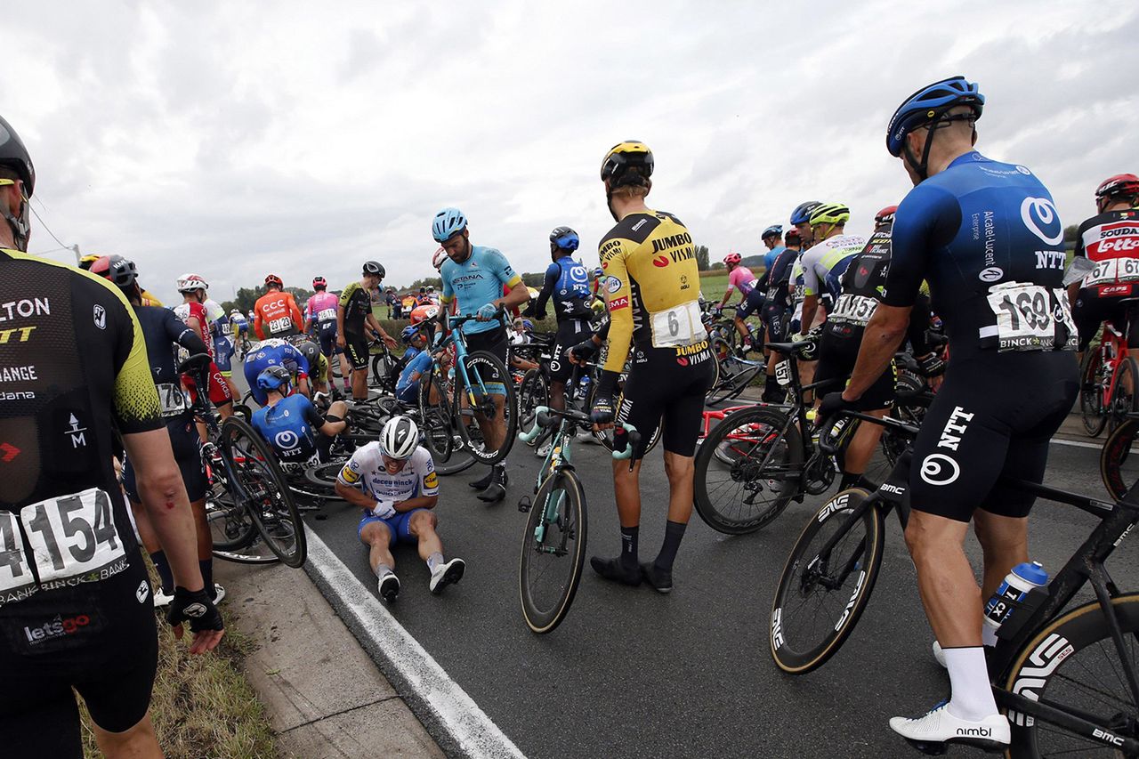 BinckBank Tour 2020 - 16th Edition - 1st stage Blankenberge - Ardooie 132,1 km - 29/09/2020 - Crash - Injury - Taco Van Der Hoorn (NED - Team Jumbo - Visma) - Jay Robert Thomson (RSA - NTT Pro Cycling) - - photo Dion Kerckhoffs/CV/BettiniPhoto&Acirc;&copy;2020