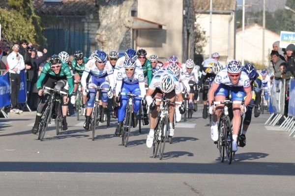 Yauheni Hutarovich (FDJ) powers to the finish line ahead of Anthony Ravard (AG2R-La Mondiale).