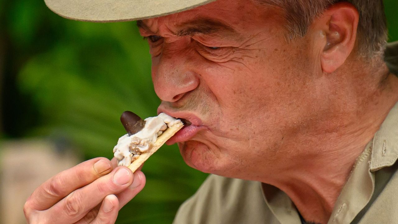 Nigel Farage tucks into a &#039;Margar-teat-a&#039;