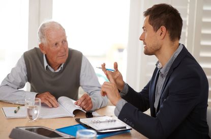 A young businessman explaining information to an elderly manhttp://195.154.178.81/DATA/i_collage/pi/shoots/783531.jpg