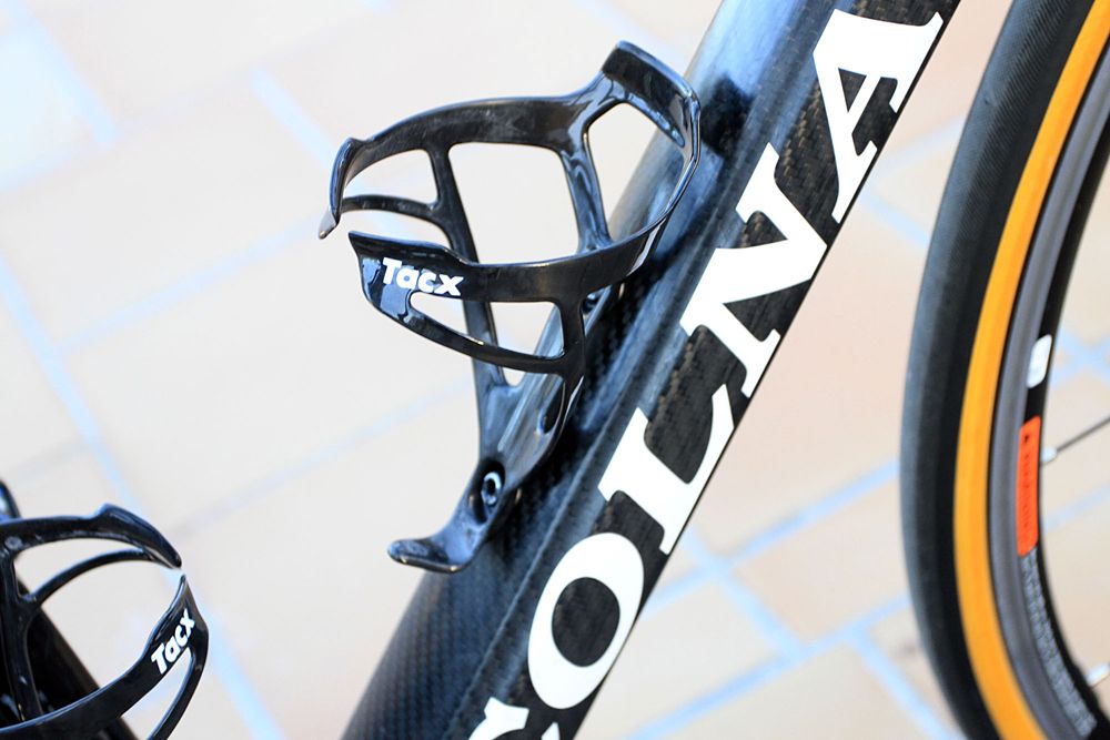 Elisa Longo Borghini's (Wiggle High5) Colnago C60 had Tacx water bottle cages