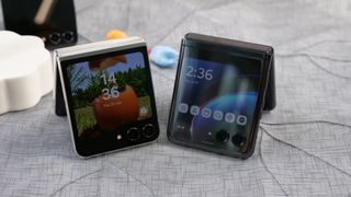 Samsung Galaxy Z Flip 5 vs. Motorola Razr+